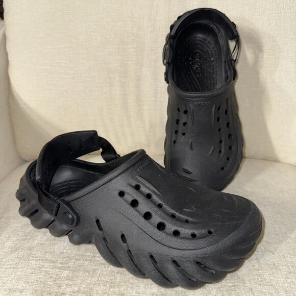 Crocs Echo Black On Black 211560-001 - Size M8 / W10 EUC main image 6